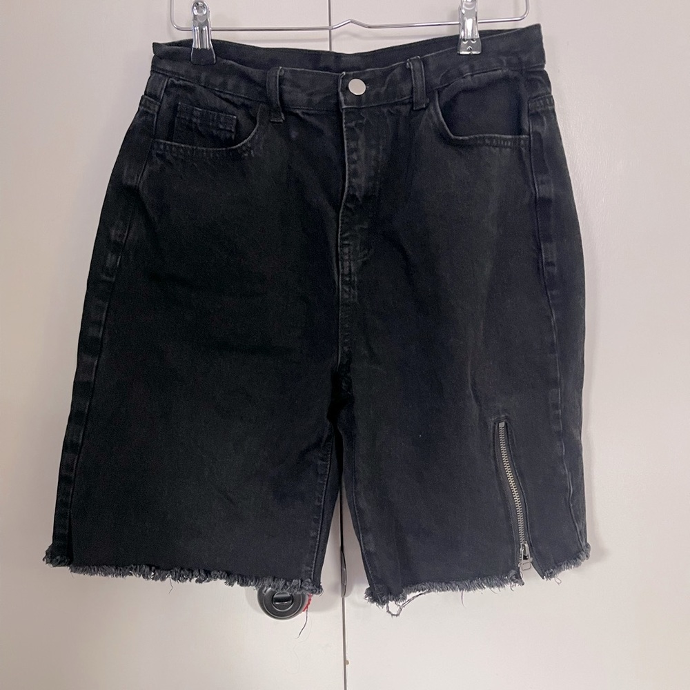 Daisy zipper raw cut denim shorts